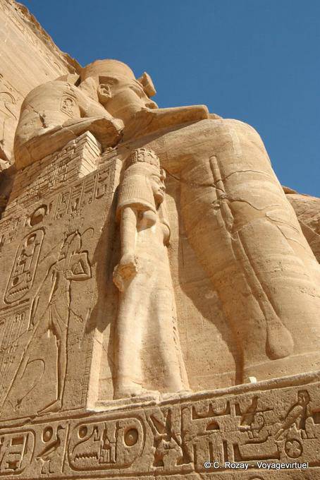 Regina Nefertari ai piedi del suo re, Abu Simbel - Egitto