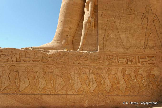 Prigionieri ammanettati, scultura murale, Abu Simbel - Egitto