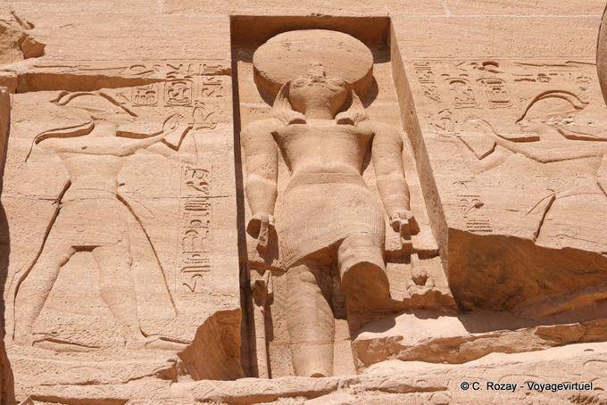 Ramses offerta Maat a Dio Re, Tempio di Re-Harakhte, Abu Simbel - Egitto