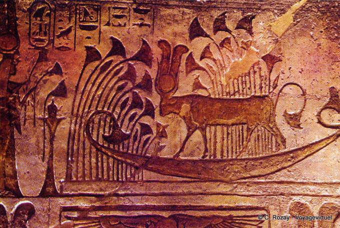 Ibshek, sala del tempio, la mucca Hathor su una barca, Abu Simbel - Egitto