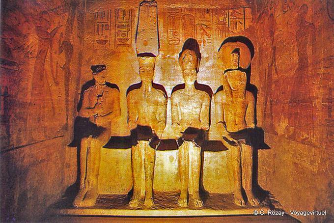 Statue del santuario, da sinistra a destra Ptah (Memphis), Amon-Ra (Tebe), Ramses II e Ra-Horakhty (Heliopolis), Grande Tempio, Abu Simbel - Egitto