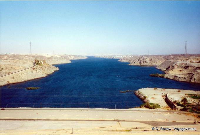 Sotto l'Al Sad Al Aali, High Dam, Assuan - Egitto