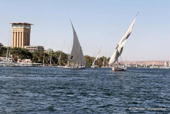 L'isola Elefantina sfigurato dalla torre del ristorante Moevenpick, Aswan - Egitto