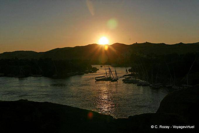 Aswan tramonto dalla terrazza del bar dell'hotel Old Cataract - Egitto
