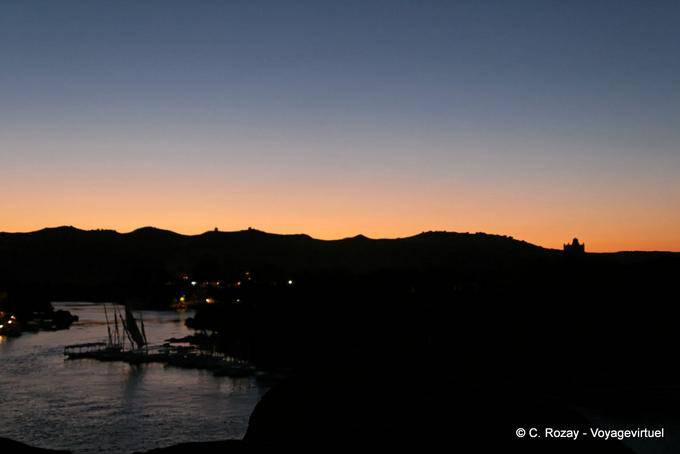 Aswan, Vespri luce sulla collina - Egitto