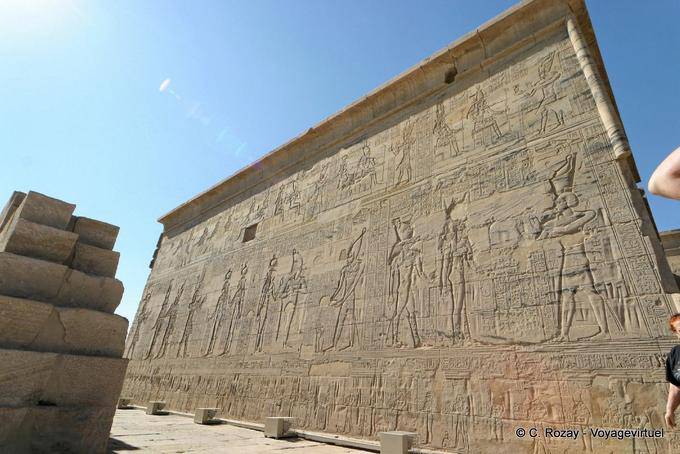 Dei storia su un pilone, Tempio di Philae - Egitto