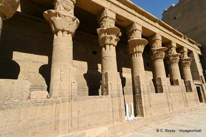 Hathor colonne di Mammisi (Casa Natale) Tempio di Philae - Egitto