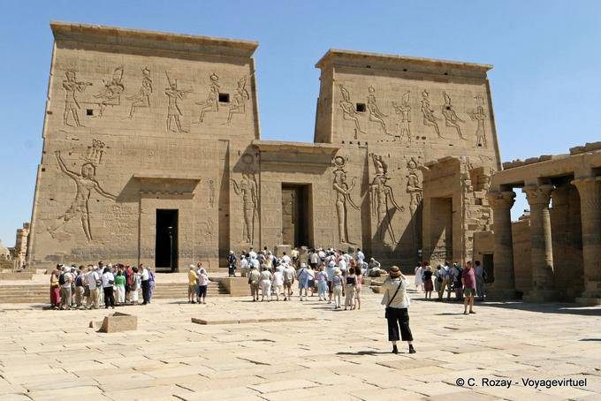 In primo pilone, panoramica, Tempio di Iside, Philae - Egitto