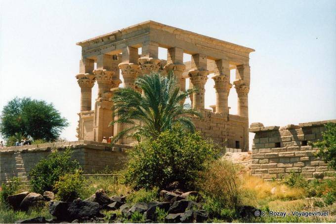 Palm prima lo stand sontuoso Traiano, Philae - Egitto