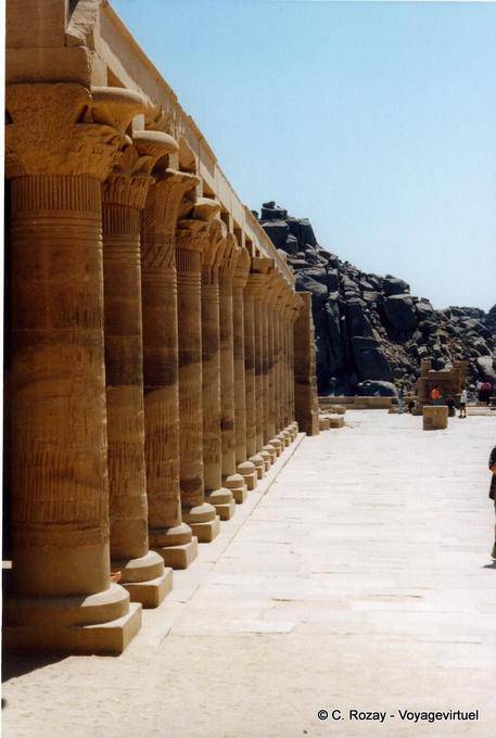 Nectanebo e colonnato, Tempio di Philae - Egitto