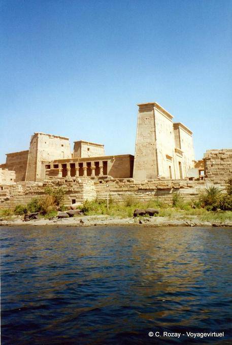 Il tempio di Iside, visto dal fiume, Philae - Egitto