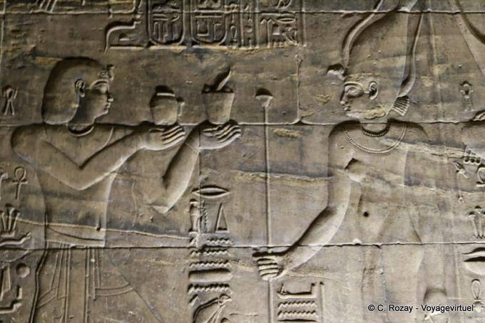 Bassorilievo della camera del tempio di Iside, Philae - Egitto