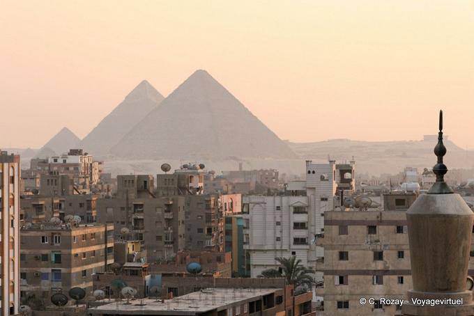 Tramonto sul Giza necropoli della città di Cairo - Egitto