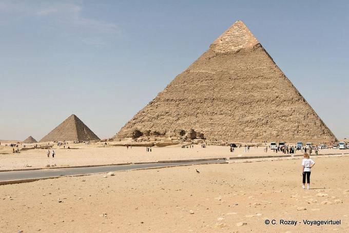 L'allineamento delle tre piramidi, primo piano Chefren e Micerino Piramide e il Queens, Giza - Egitto