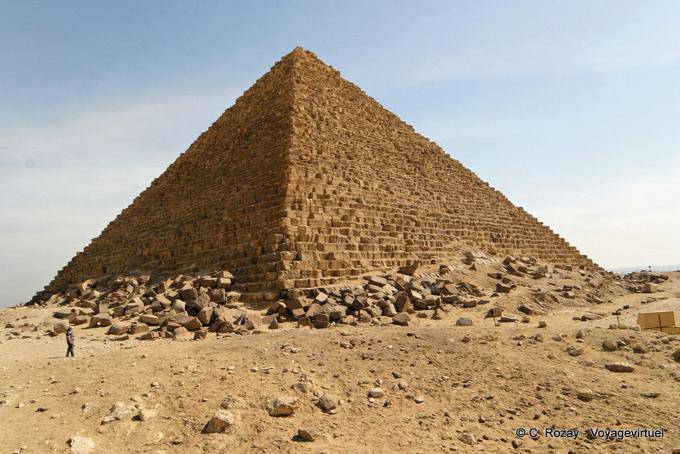 Angolo sud-ovest della piramide di Micerino, Giza - Egitto