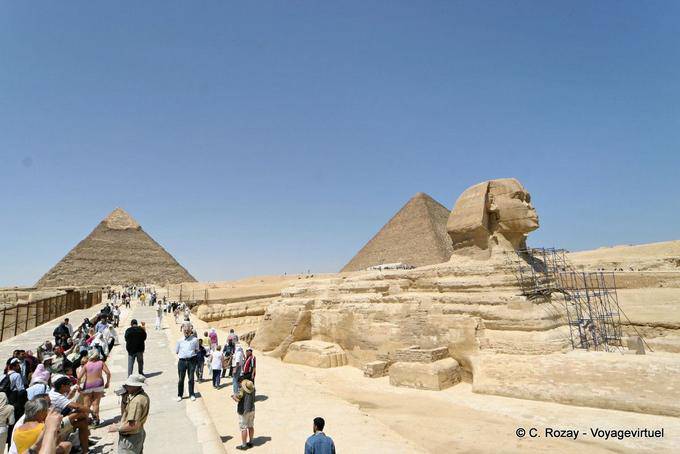 Sphynx nel percorso delle piramidi di Giza - Egitto