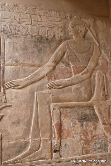 Sollievo della figura seduta su un trono, mastaba di Mereruka, Saqqara - Egitto