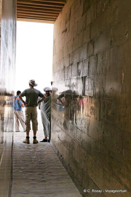 Pareti del corridoio d'ingresso levigata, Djoser, Saqqara - Egitto