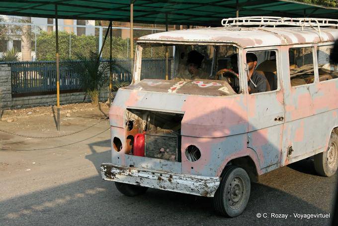 Bus fatiscente, Cairo - Egitto