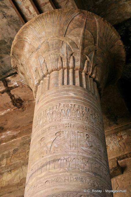 Papyrus colonna della grande sala ipostila, Tempio di Edfu - Egitto