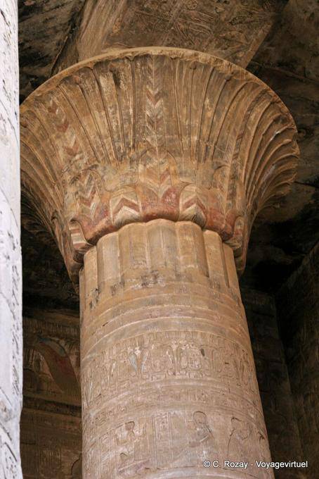 Capitale di una colonna monolystique della Grande sala ipostila, Edfu - Egitto