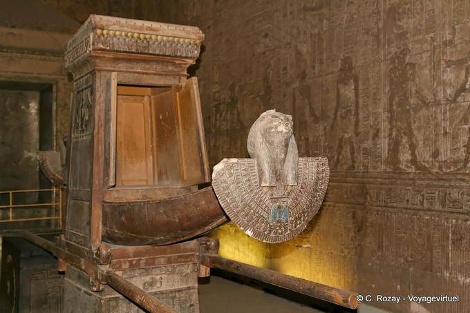 Il recupero della barca prima della Horus Naos. Il lavoro fatto da Auguste Mariette, Edfu - Egitto
