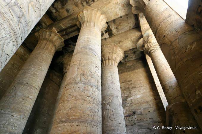 Colonne e capitelli della Grande Hypostyle Hall, Tempio di Edfu - Egitto