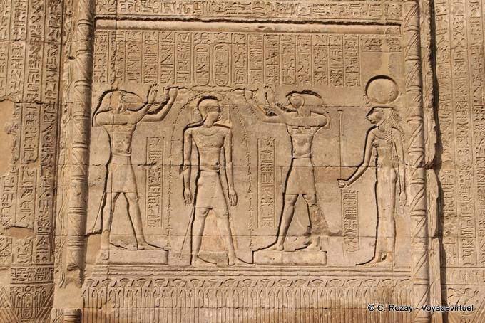 Purificazione da Re Horus e Thoth con Menhit Ouret, Tempio Esna - Egitto