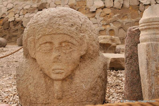 Statua del faraone busto retouvée in rovina, il tempio di Esna - Egitto