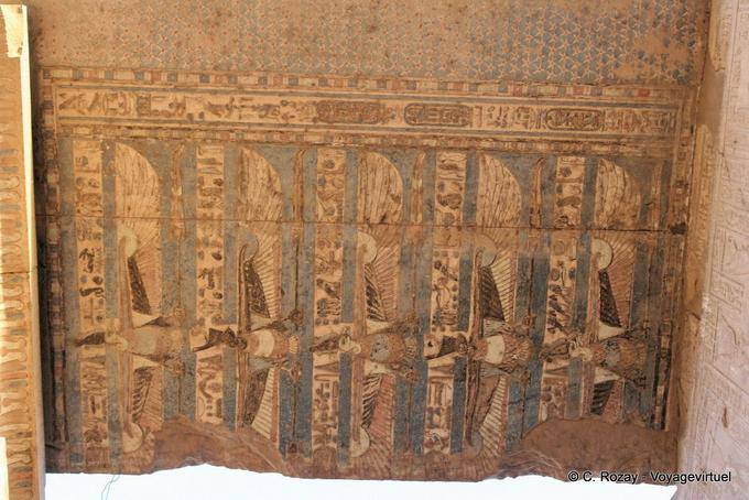 Soffitto dipinto, avvoltoi e cielo stellato, il tempio di Kom Ombo - Egitto