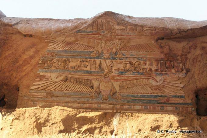 Particolare della policroma dipingere il soffitto, tempio di Kom Ombo - Egitto