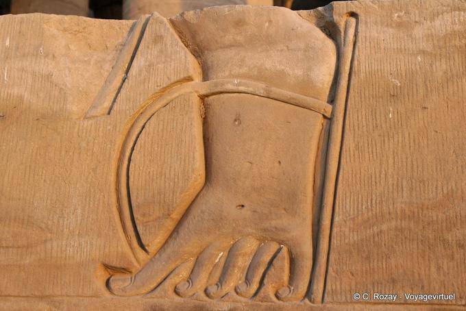Piede Sandalo, frammento di rilievo in cavità, Kom Ombo Tempio - Egitto