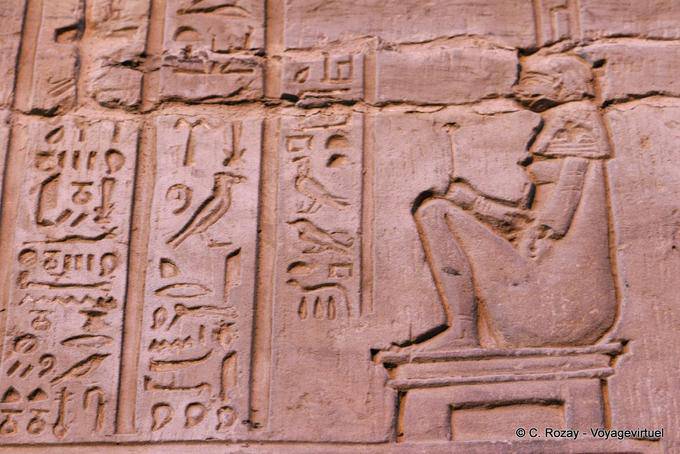 Trattato medico in geroglifici e partoriente Iside, Tempio di Kom Ombo - Egitto