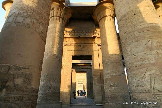Colonne papiro del deuxière Ipostilo, Tempio di Kom Ombo - Egitto