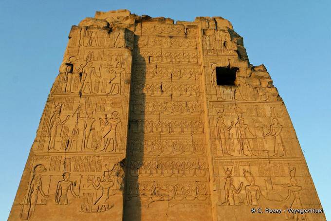 Porta monumentale di Tolomeo XIII, il tempio di Kom Ombo - Egitto