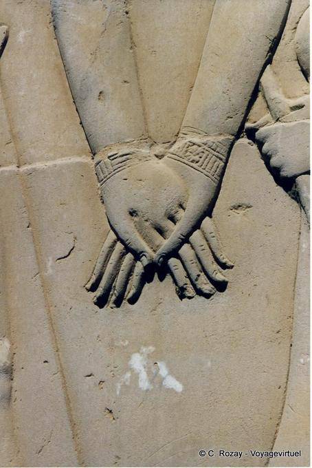 Mani alzate di grande finezza, Kom Ombo Tempio - Egitto