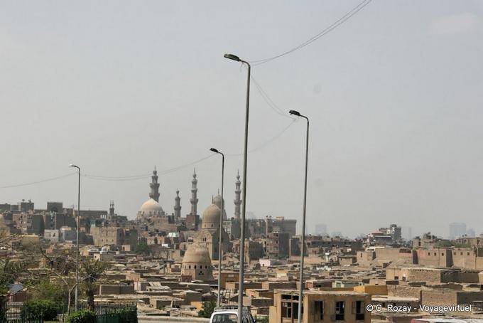 Lampioni, cupole e minareti di quartiere Cairo - Egitto