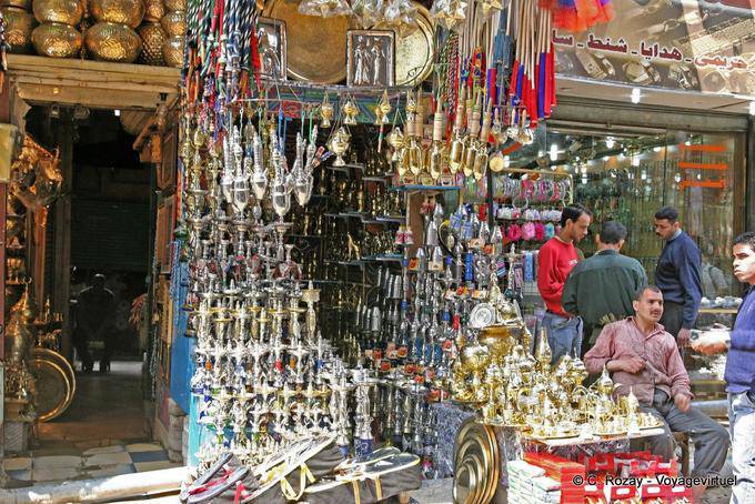 Negozio Hookah nel bazar turistica a Cairo - Egitto