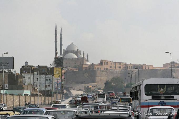 Nel traffico, ai piedi della Cittadella, Cairo - Egitto