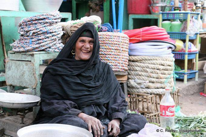 Laugh mercante vestire localmente, Luxor - Egitto