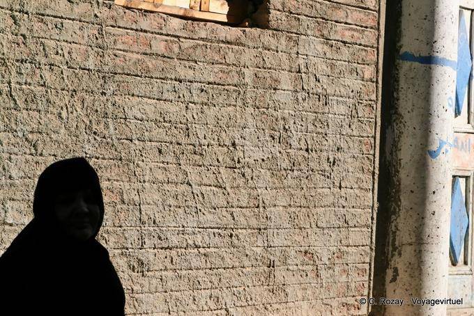 Donna ombra su un muro, Luxor - Egitto