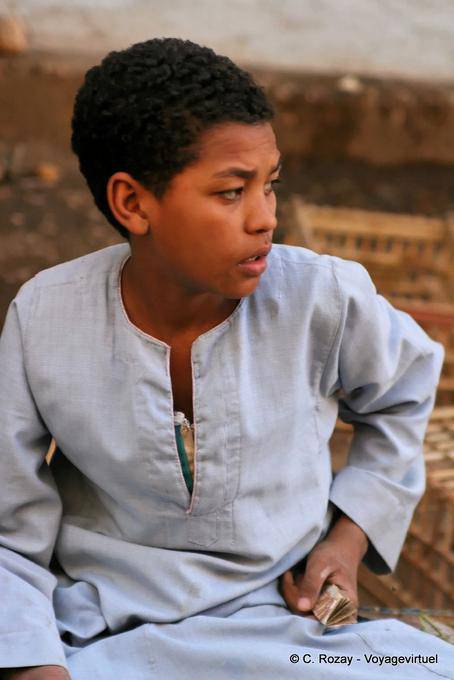 Ritratto di poco preoccupato mercante, Luxor - Egitto