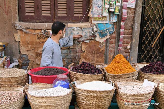 Cesti riempiti al mercato Luxor - Egitto