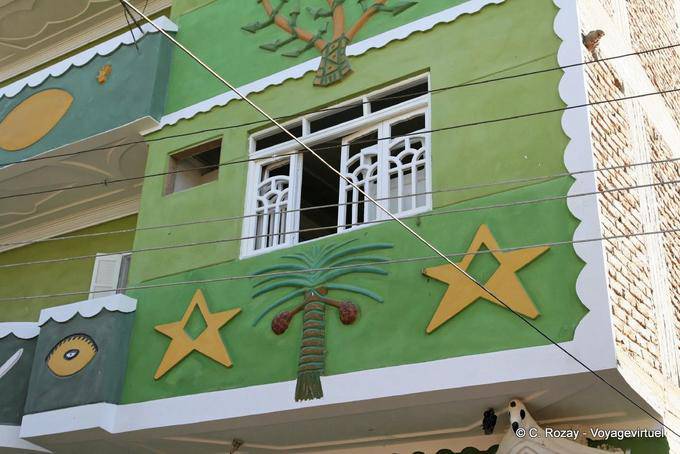 Verde casa decorata a Luxor - Egitto