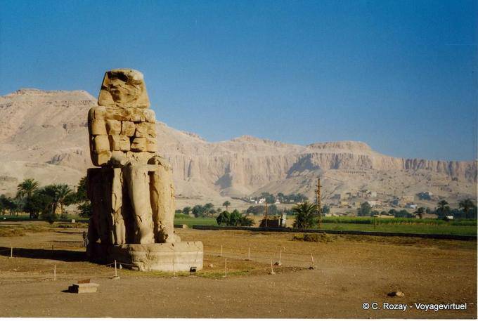 Uno dei Colossi di Memnone - Egitto