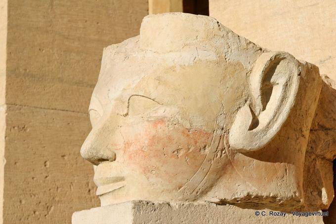 Rotto testa di profilo, scultura del tempio di Hatshepsut - Egitto