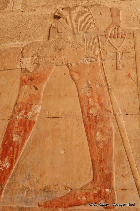 Gambe e piedi color, frammento sollievo, Tempio di Hatshepsut - Egitto