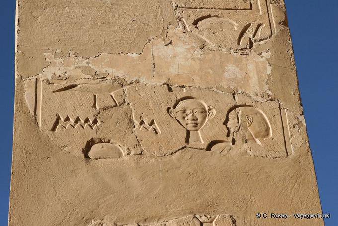 Dettaglio su una colonna della Cappella di Hathor, Tempio di Hatshepsut - Egitto