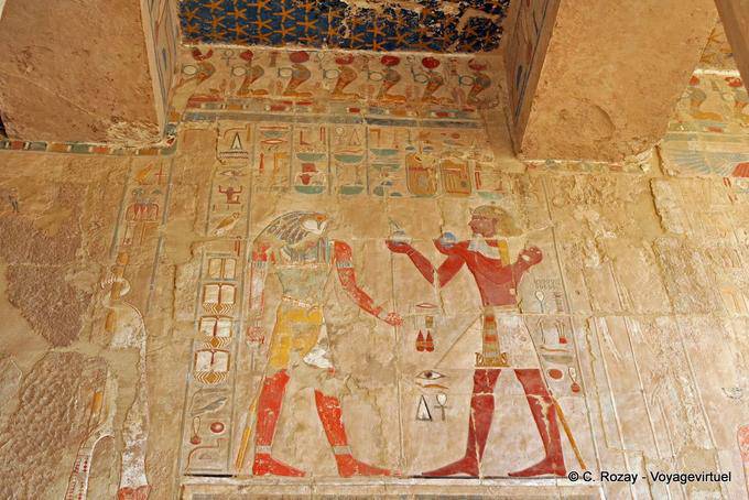 Tempio di Hatshepsut, Cappella di Anubi, offrendo a parete policrome Horus - Egitto