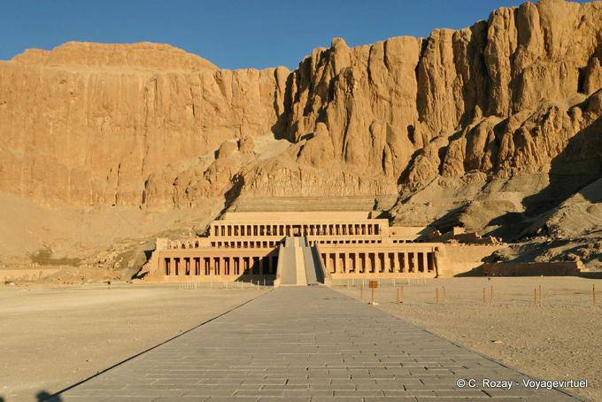 Hatshepsut Hatshepsut Tempio di Milioni di anni a Deir el-Bahari - Egitto